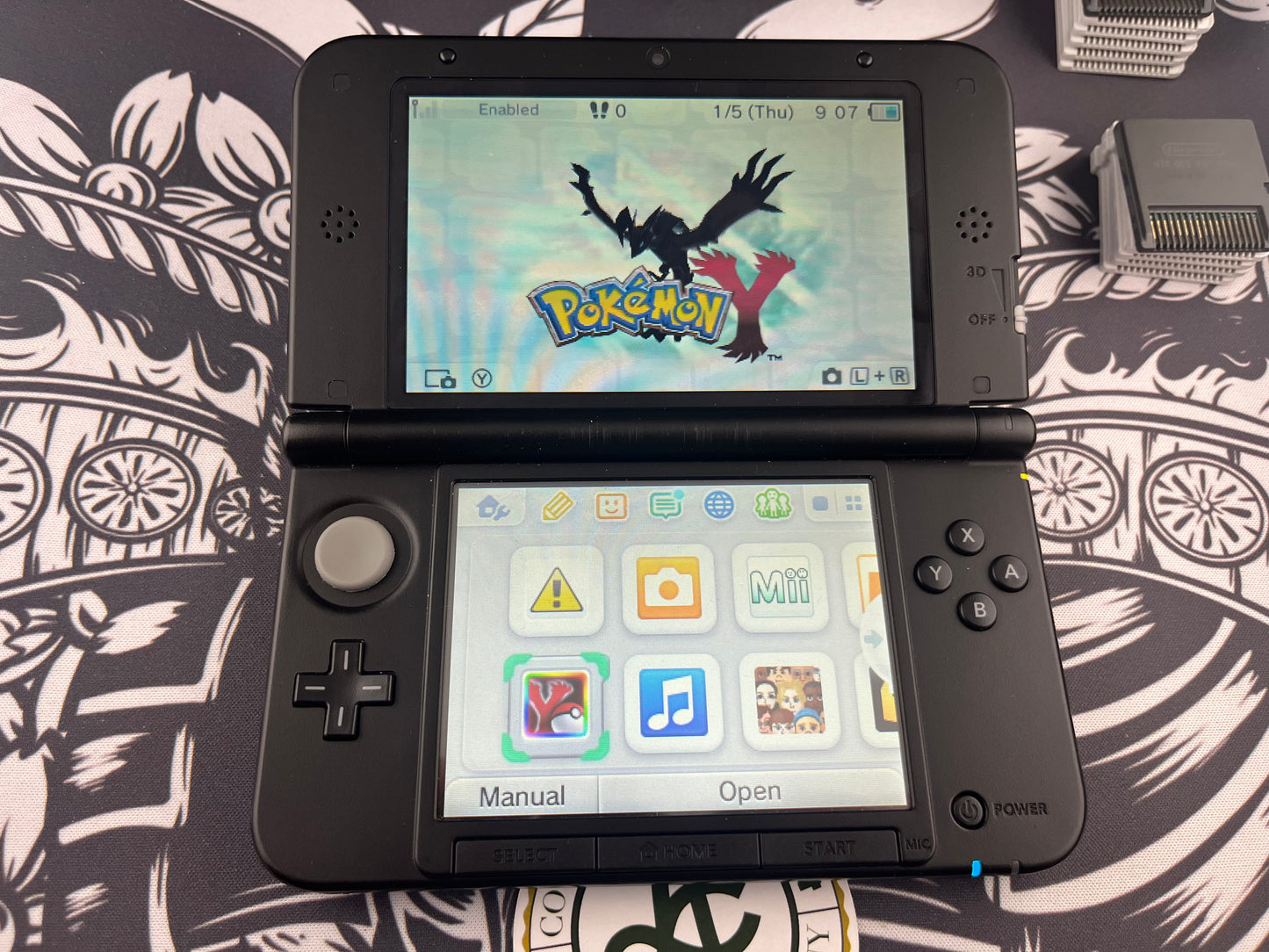 Black and Blue 3DS XL Loose with 11 Games