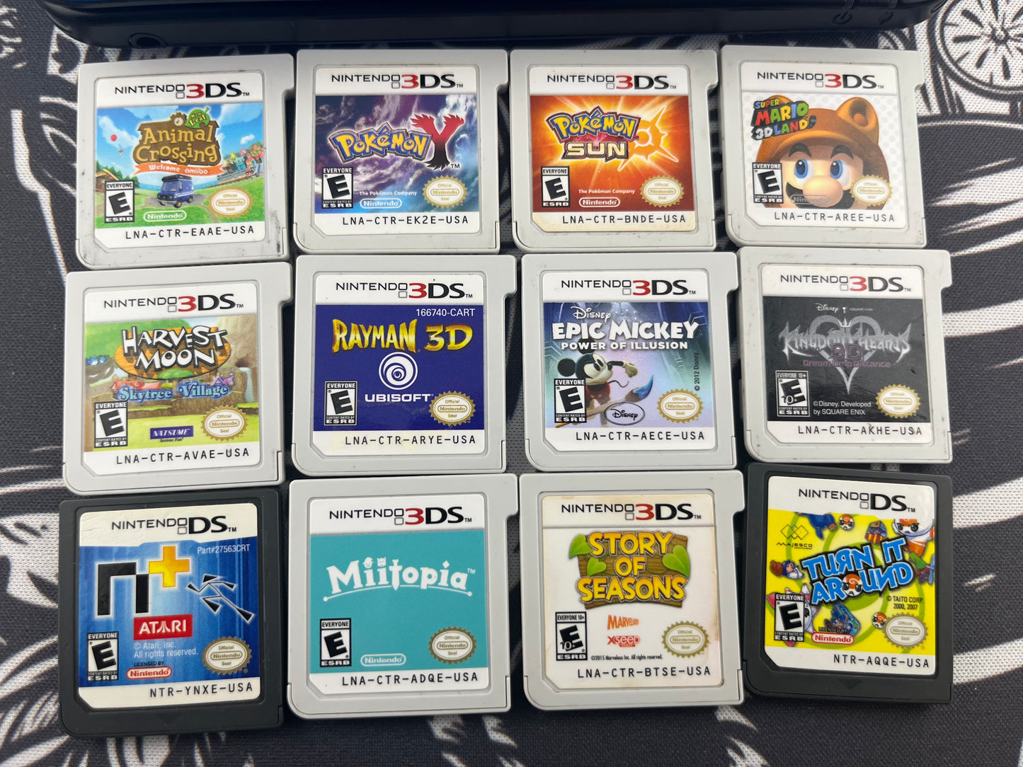 Black and Blue 3DS XL Loose with 11 Games