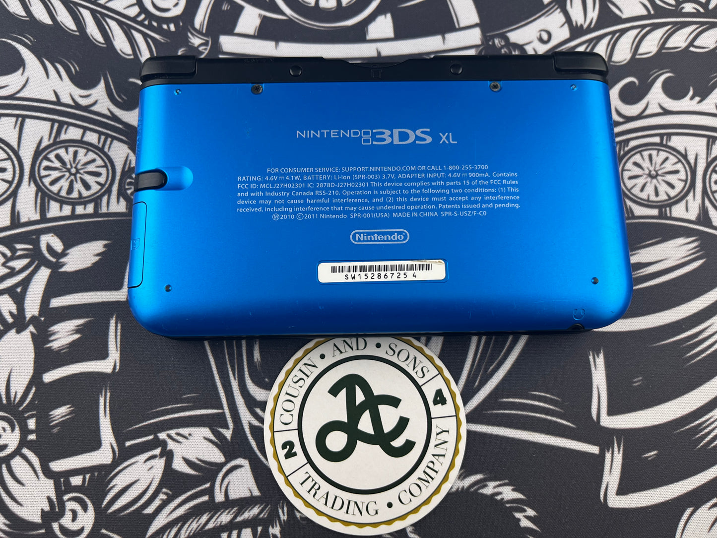 Black and Blue 3DS XL Loose with 11 Games