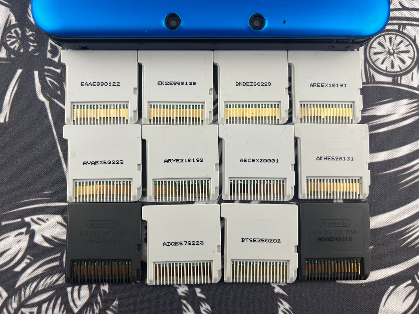 Black and Blue 3DS XL Loose with 11 Games