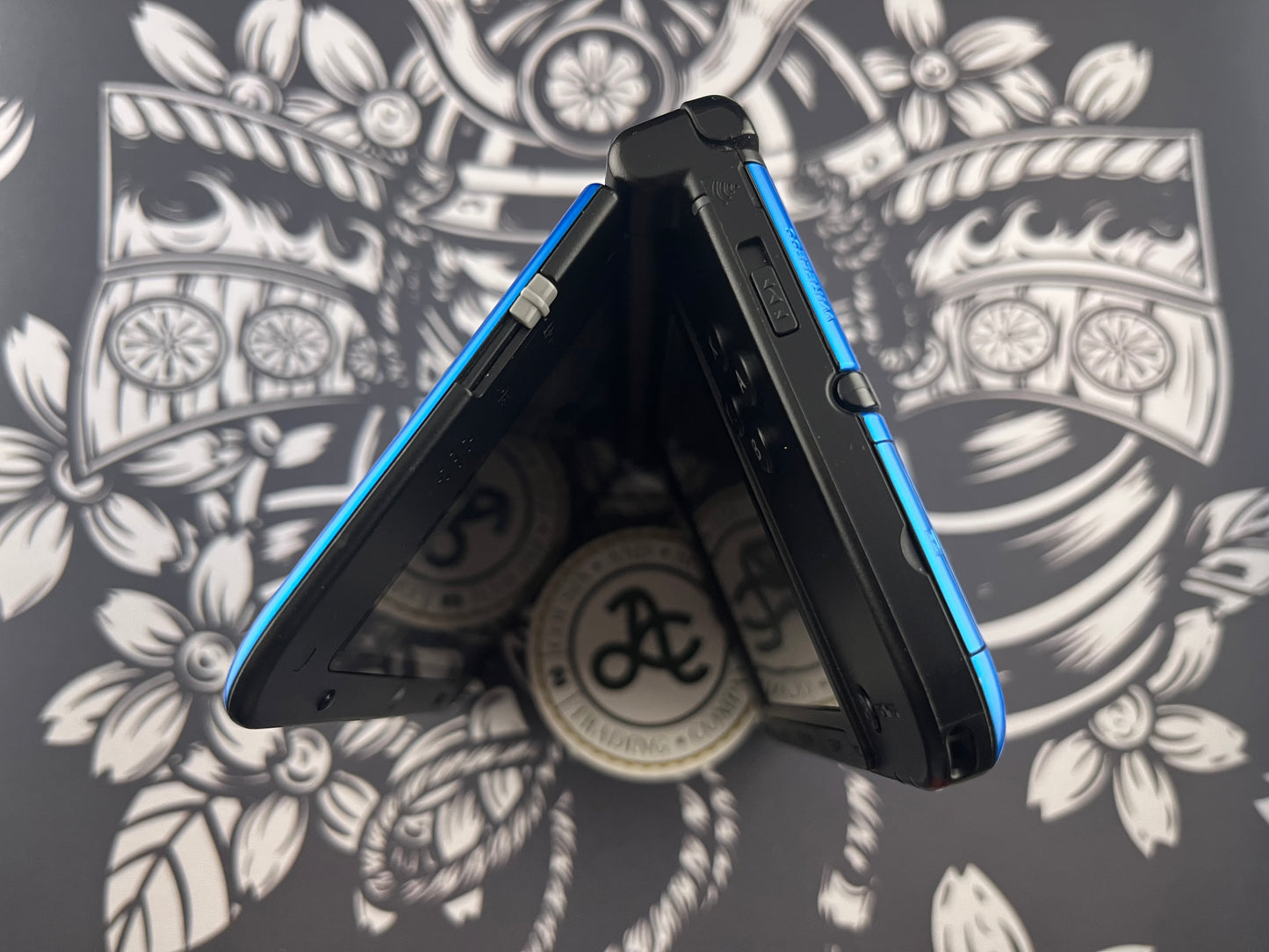 Black and Blue 3DS XL Loose with 11 Games
