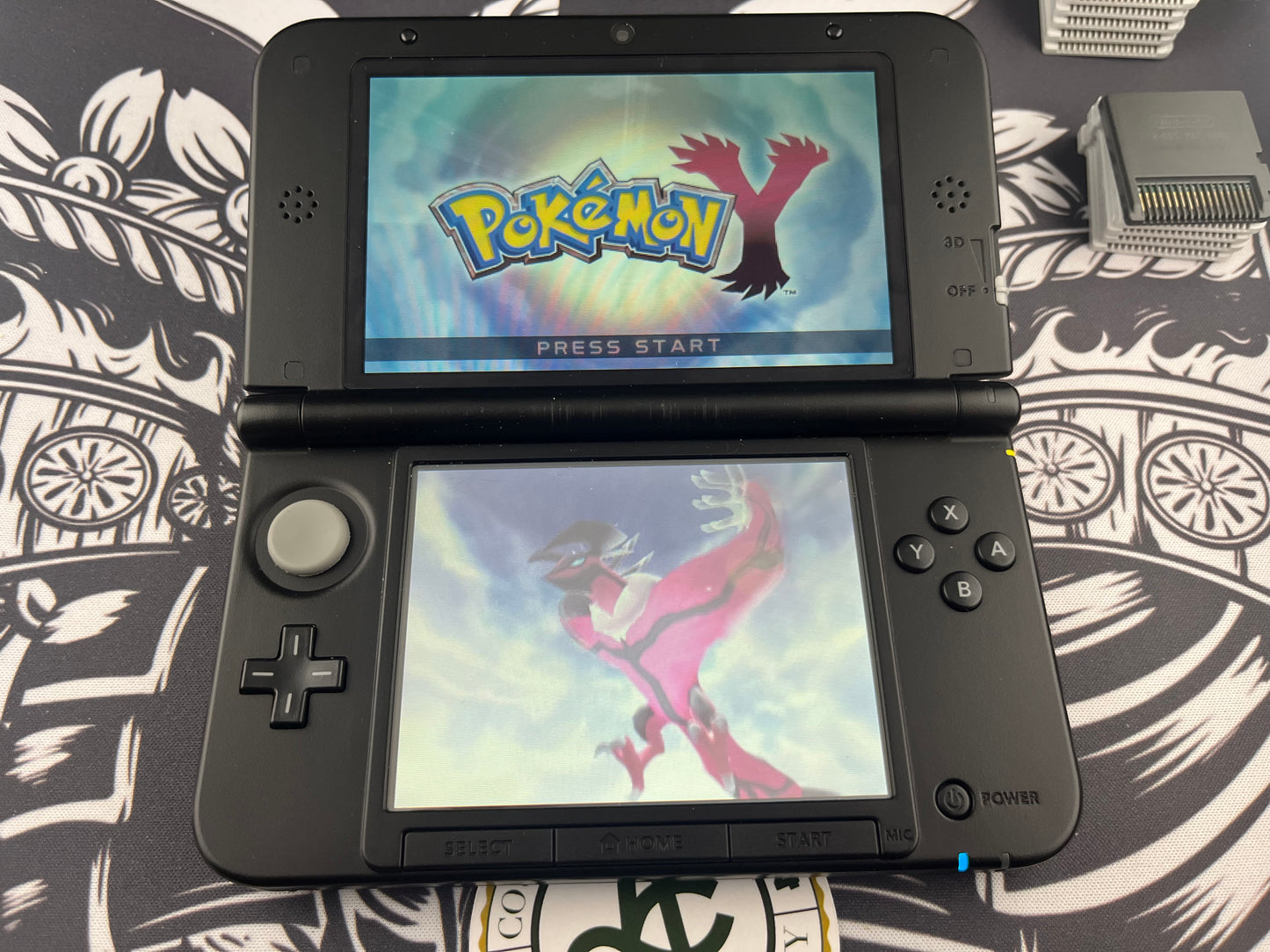 Black and Blue 3DS XL Loose with 11 Games