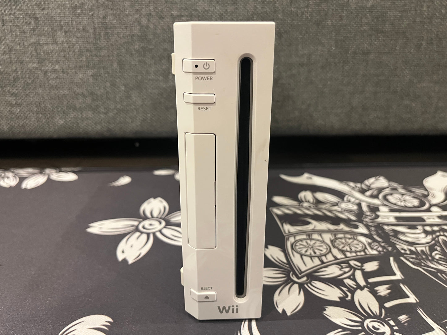 White Wii with 4 games