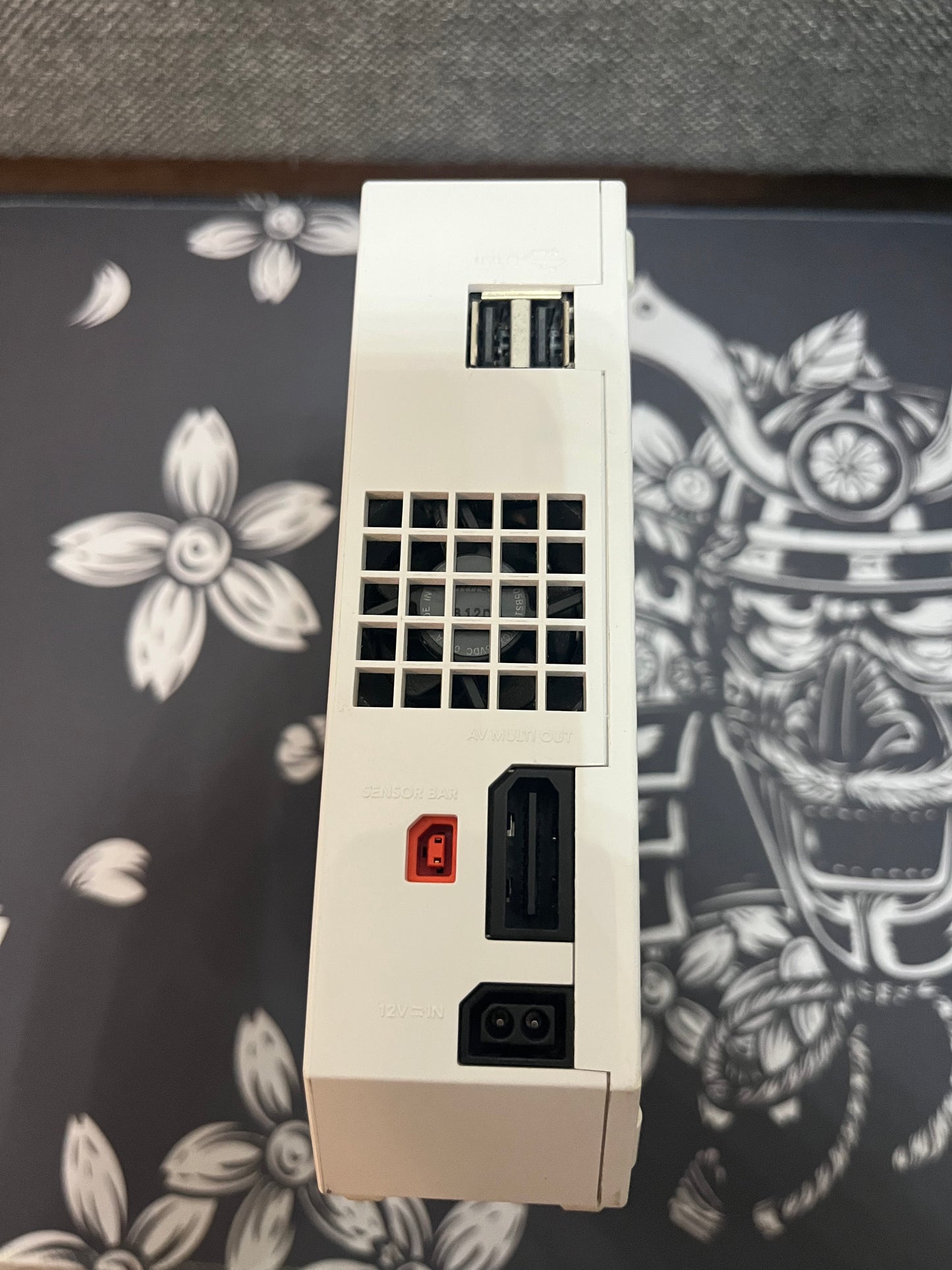 White Wii with 4 games