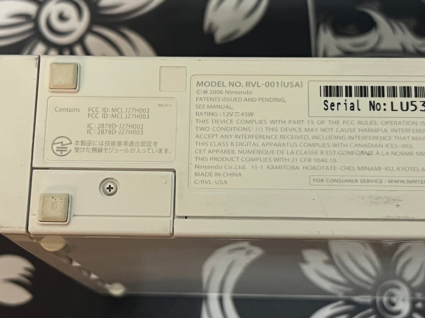 White Wii with 4 games