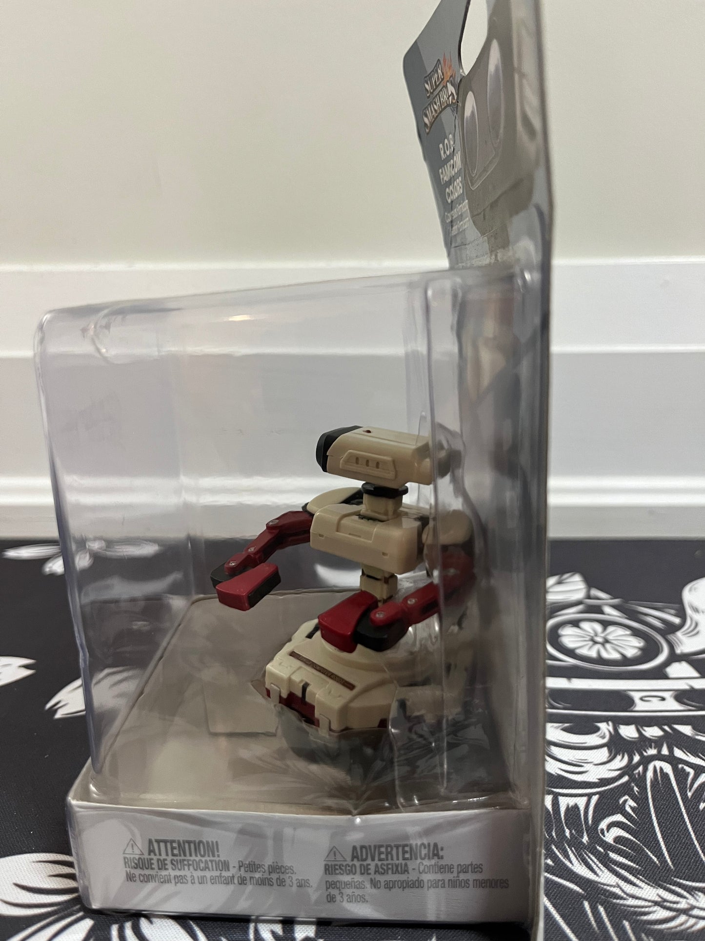ROB Amiibo (Super Smash Bros.) R.O.B. Famicom Colors US Version - New In Box NIB