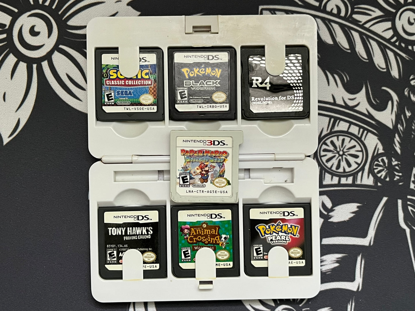 New Nintendo 3DS XL Black Bundle 6 games + Mario Carrying Bag