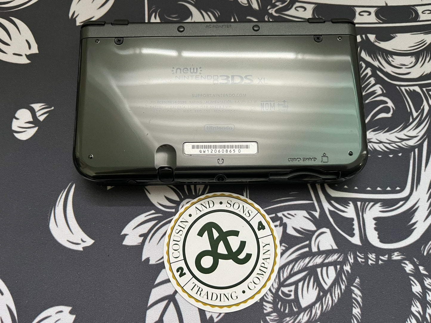 New Nintendo 3DS XL Black Bundle 6 games + Mario Carrying Bag