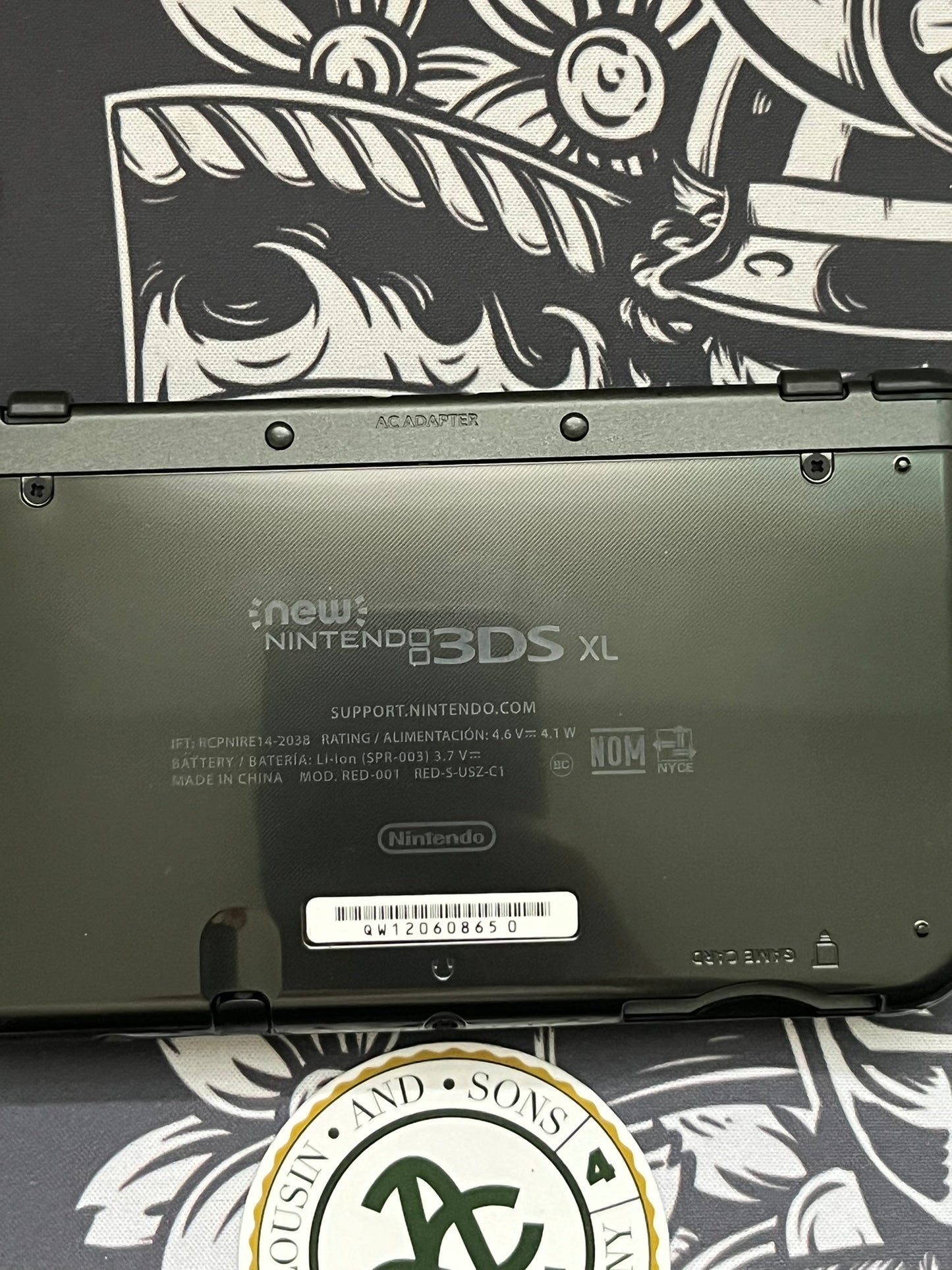 New Nintendo 3DS XL Black Bundle 6 games + Mario Carrying Bag