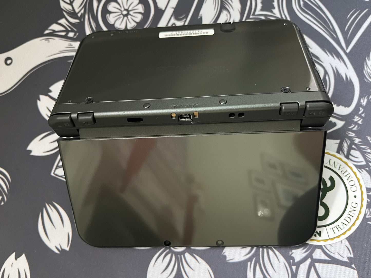 New Nintendo 3DS XL Black Bundle 6 games + Mario Carrying Bag