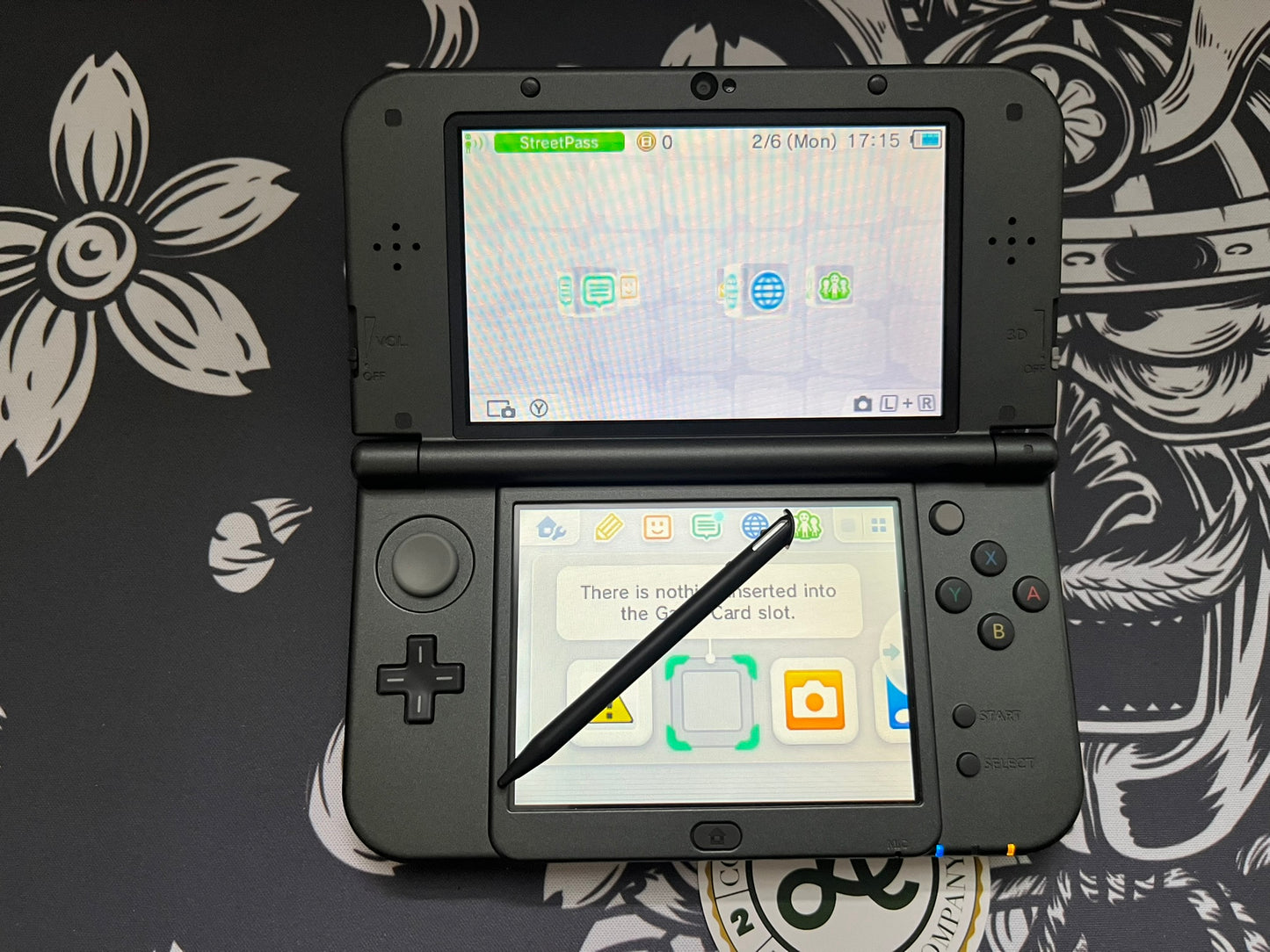 New Nintendo 3DS XL Black Bundle 6 games + Mario Carrying Bag