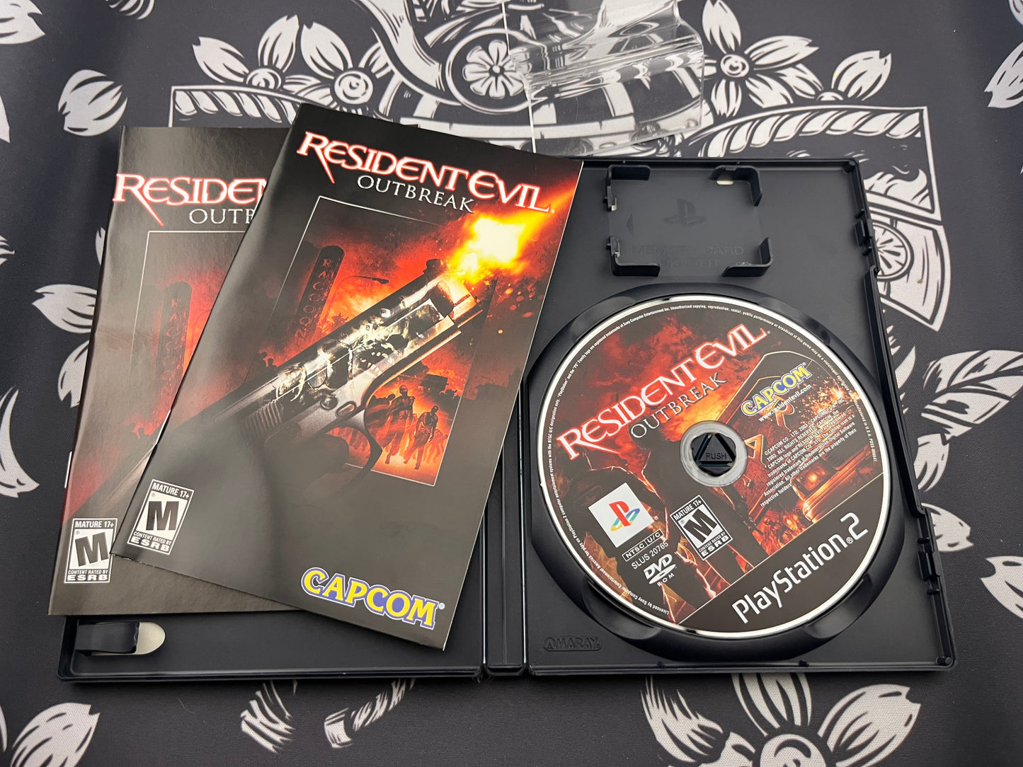 Resident Evil Outbreak PS2 CIB