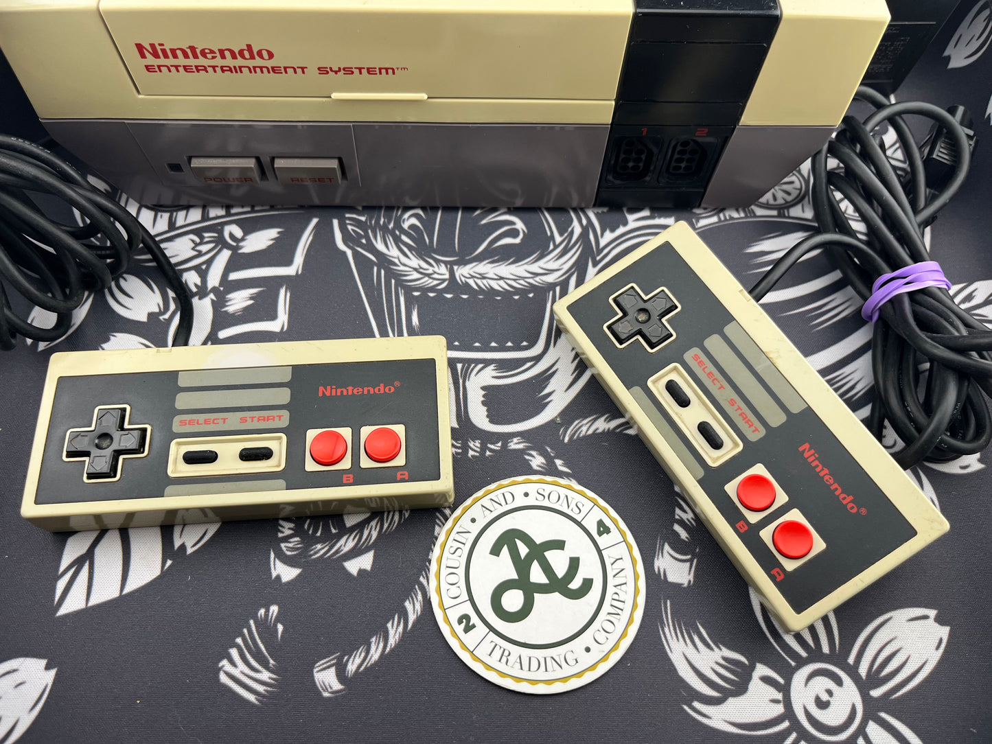 Nintendo Entertainment System NES NES-001 Console - cables + 2 controllers