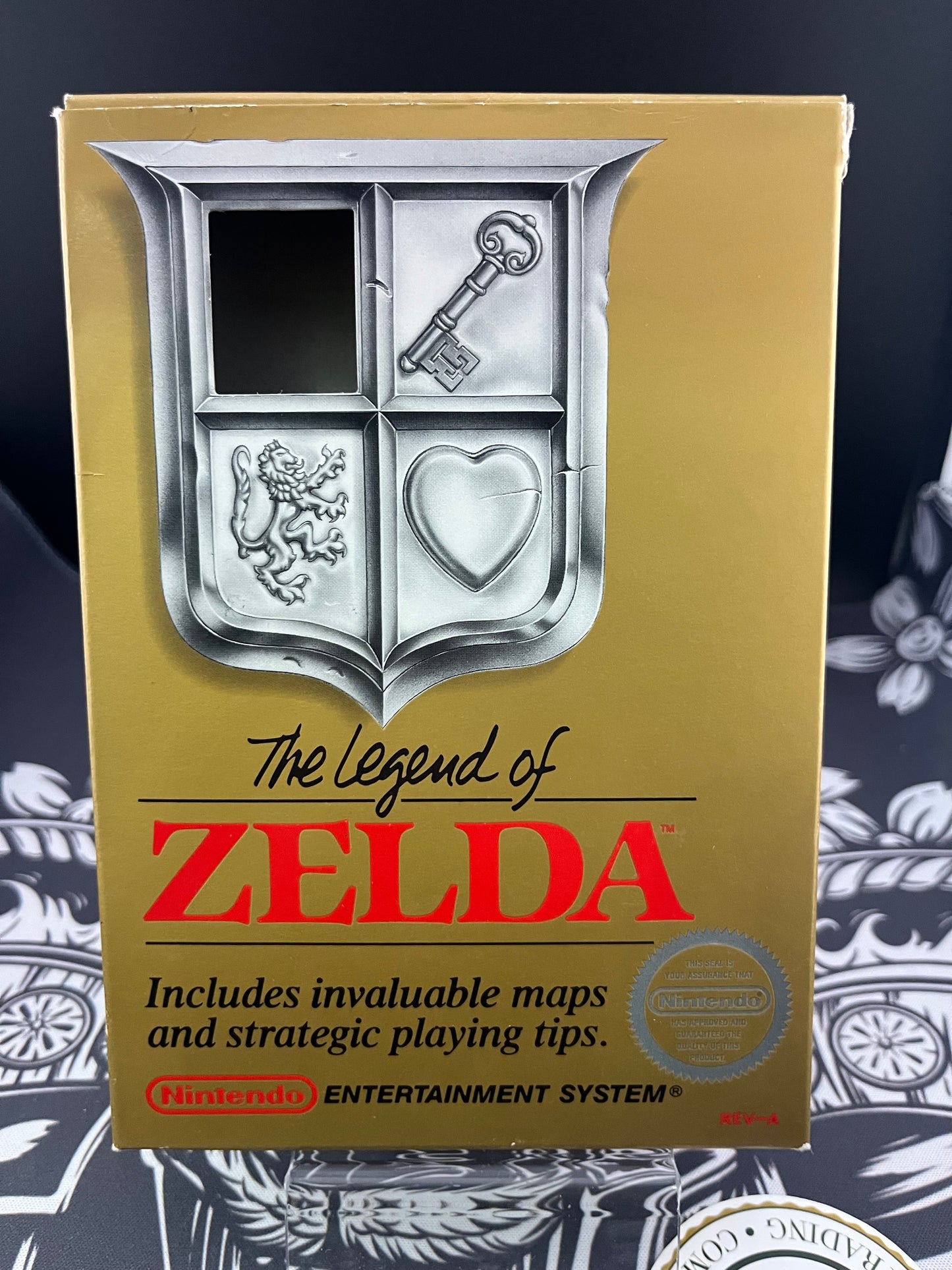 The Legend of Zelda (1987) Gold NES CIB + Map