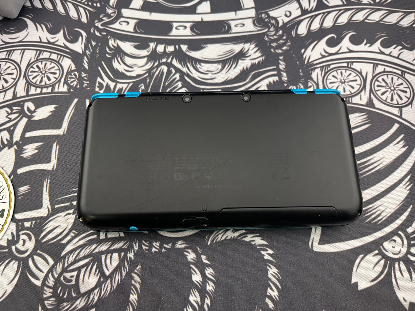 Turquoise Nintendo 2DS XL + travel case + one game