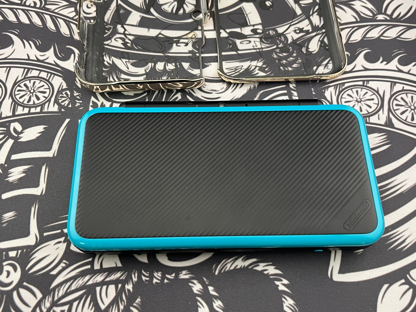 Pikachu Shell Turquoise Nintendo 2DS Xl + 1 Game