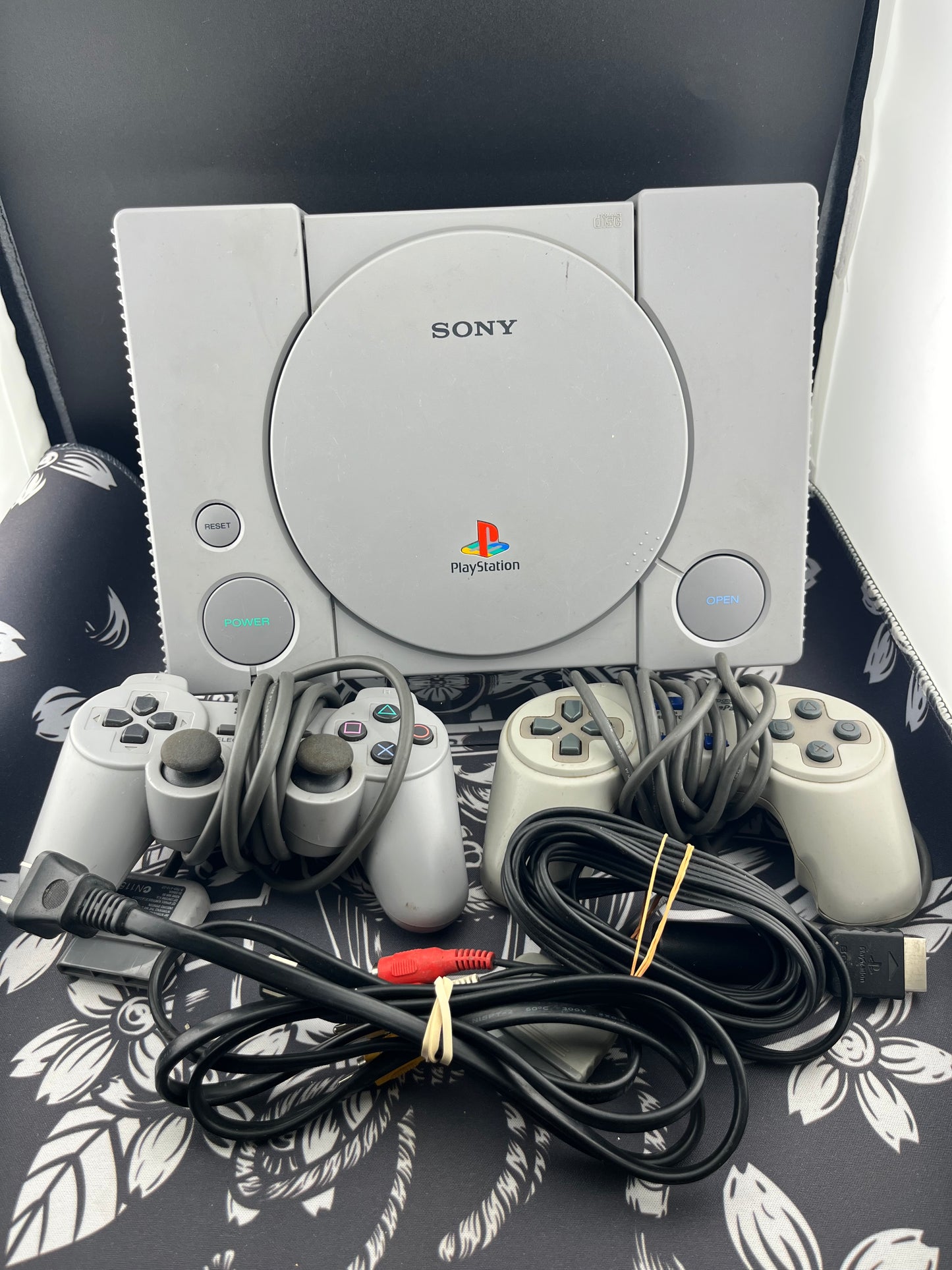 Sony PlayStation PS1 Original Console Grey 2 controllers + Cords SCPH-9001