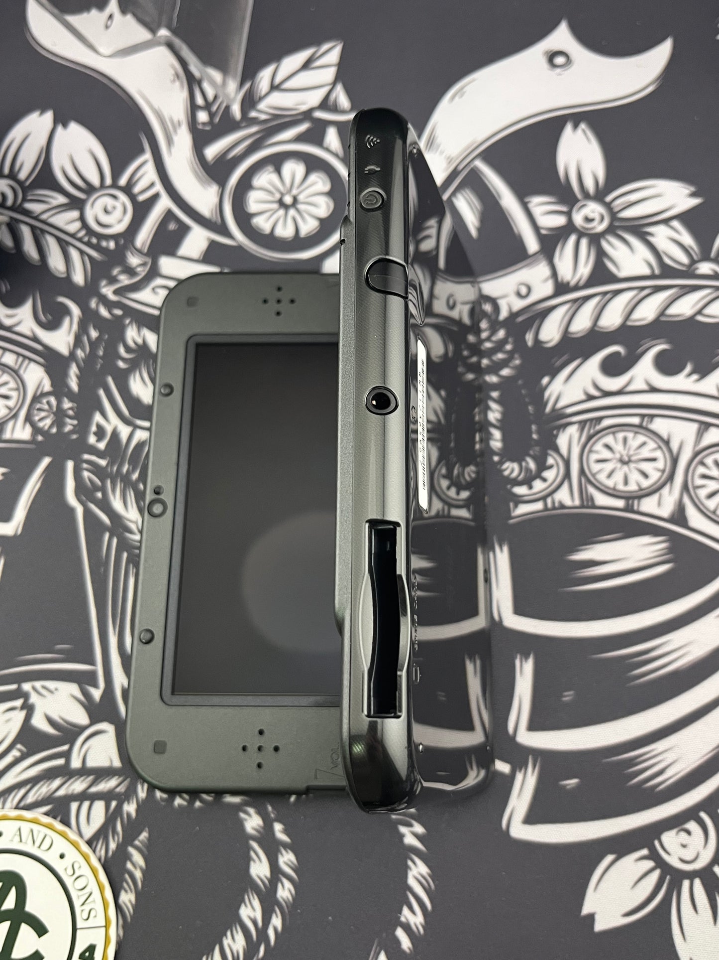 “New” Nintendo 3DS XL black plus mario party 3ds
