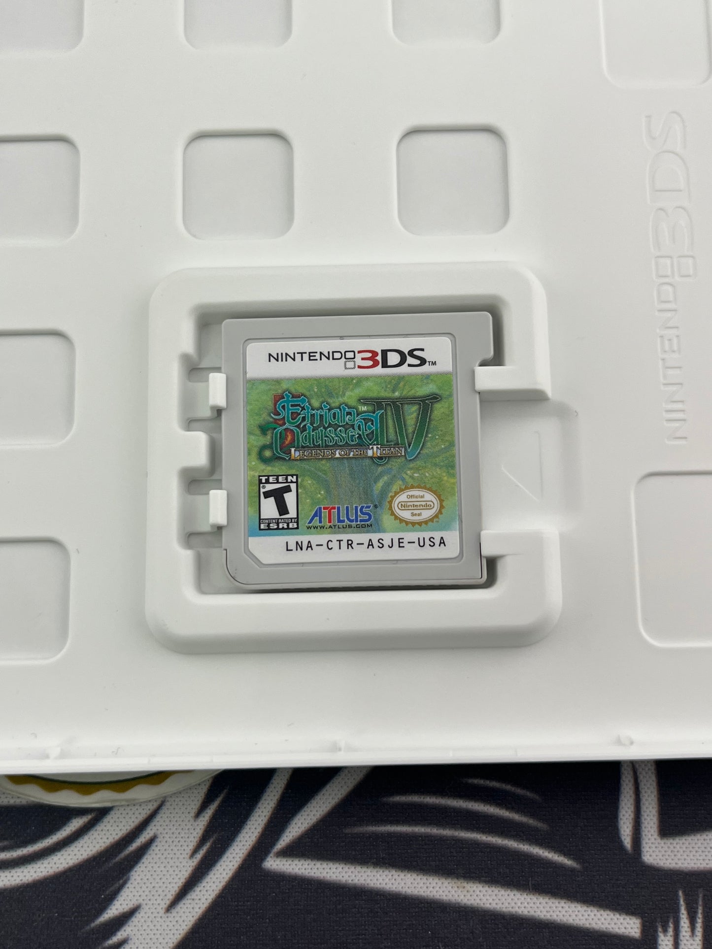 Etrian Odyssey IV Legends of the Titan 3DS CIB