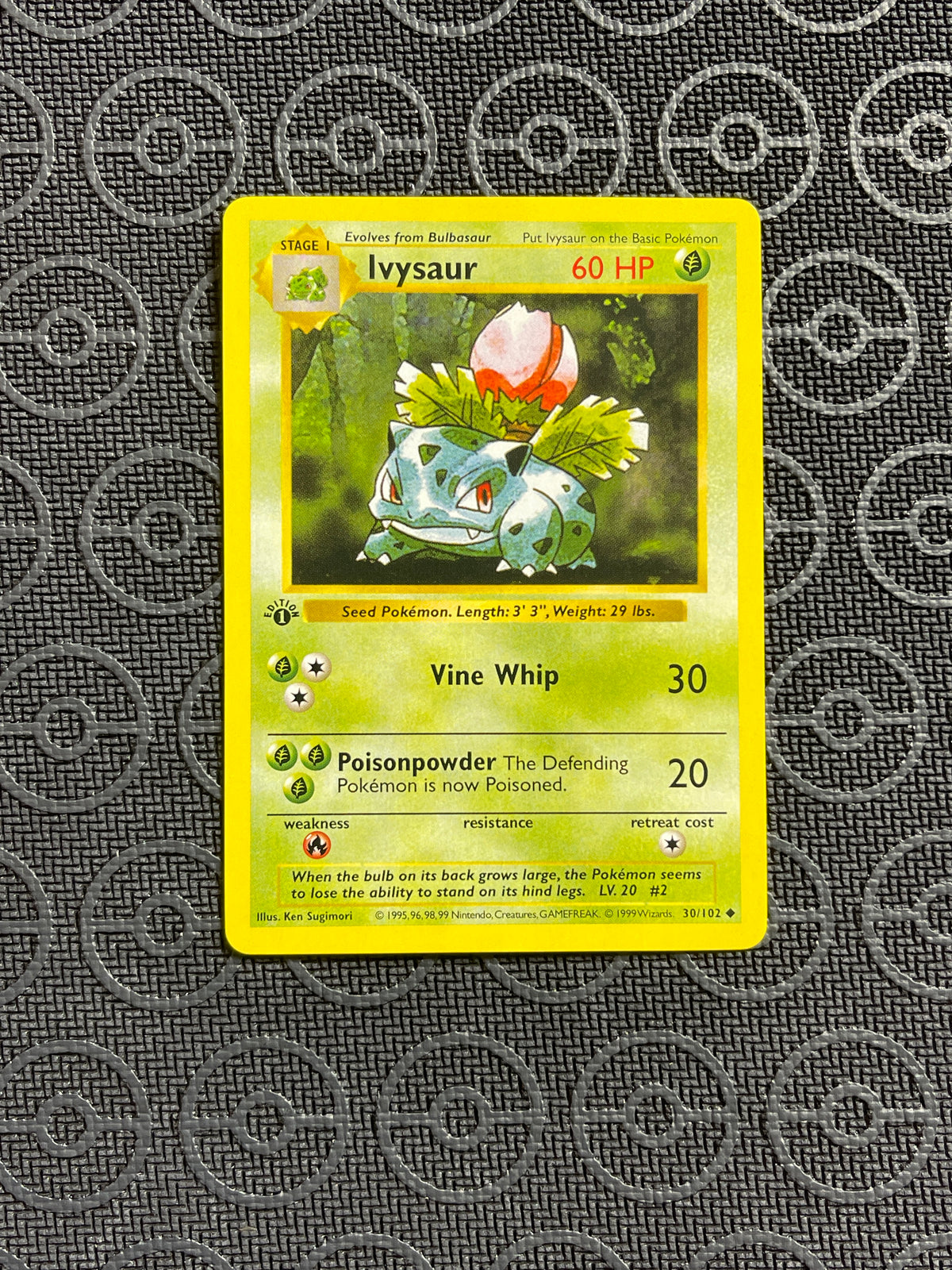Ivysaur- 1st Edition Shadowless Base Set 30/102  NM