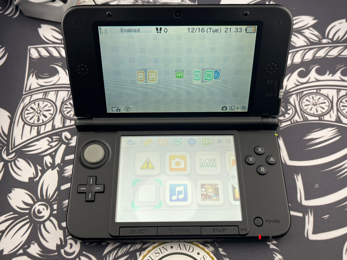 Black and Blue 3DS XL Loose with 4 Games