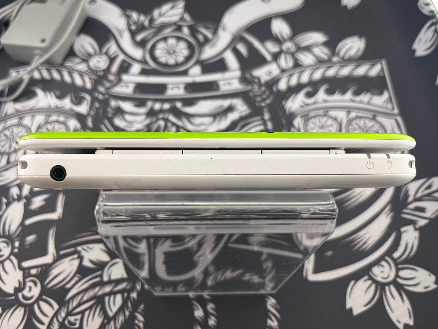Nintendo 3DS XL Yoshi Special Edition Green White Handheld Console w/ Charger (small hinge crack)