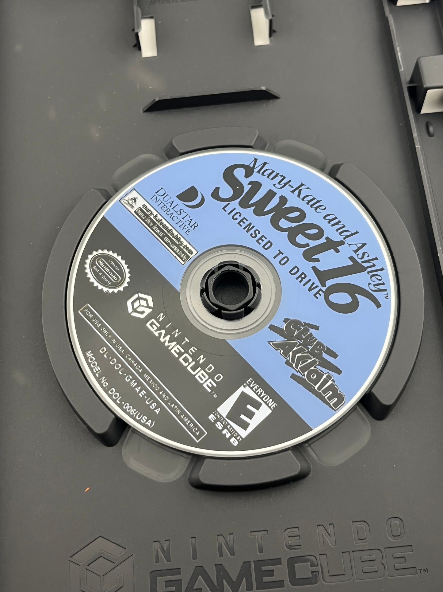 Mary-Kate and Ashley Sweet 16 Licensed to Drive GameCube CIB