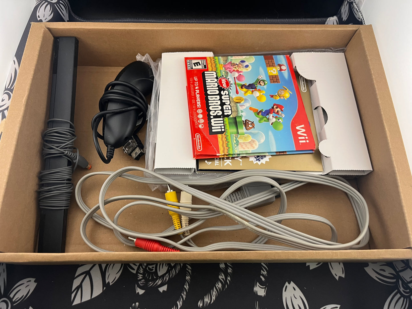 Nintendo Wii Black Console System New Super Mario Bros bundle CIB