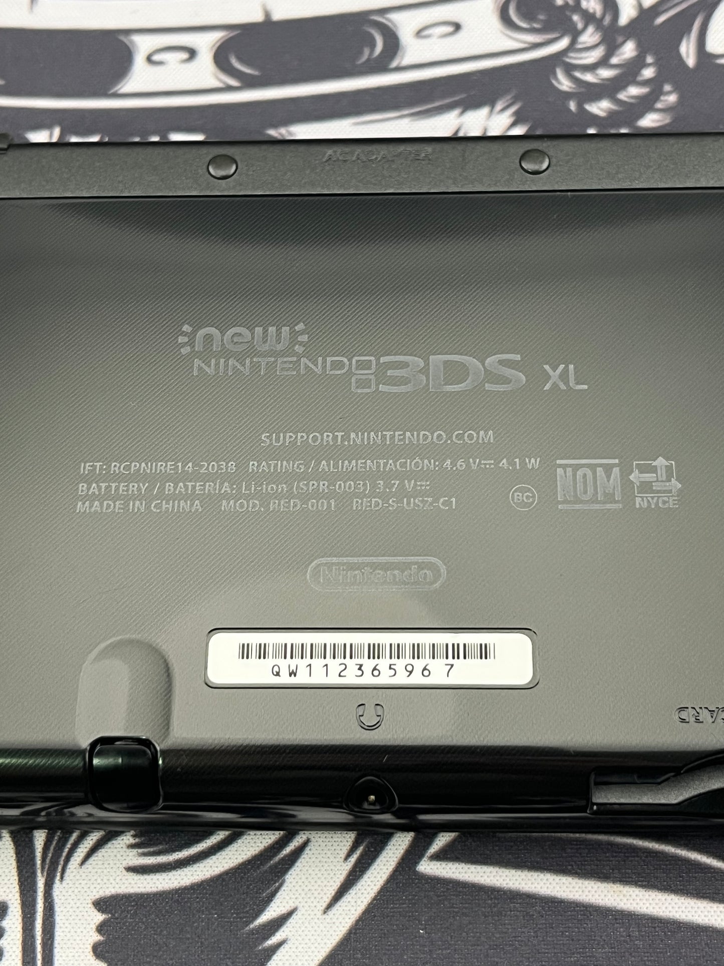 “New” Nintendo 3DS XL black plus mario party 3ds