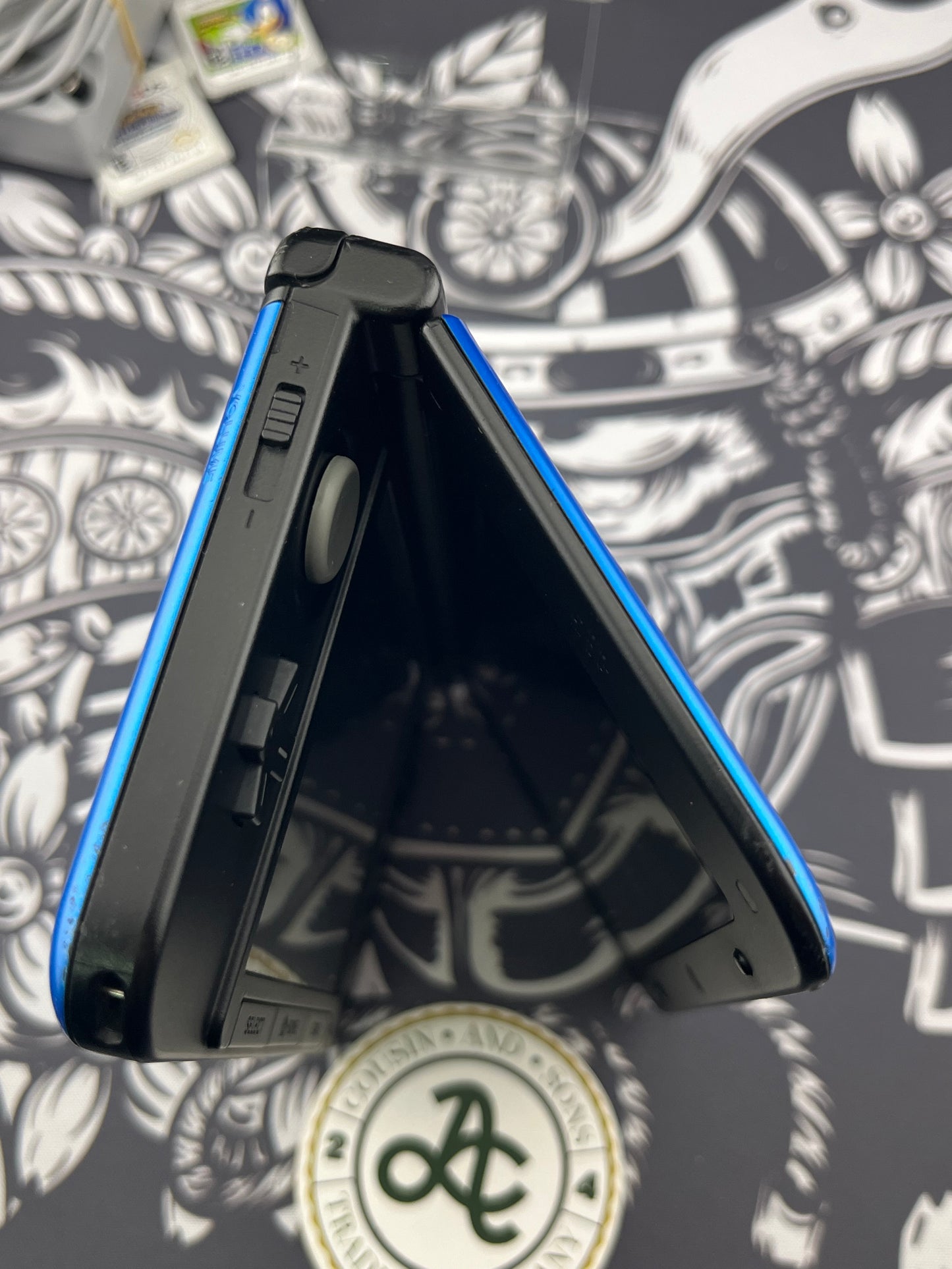 Black and Blue 3DS XL Loose with 4 Games