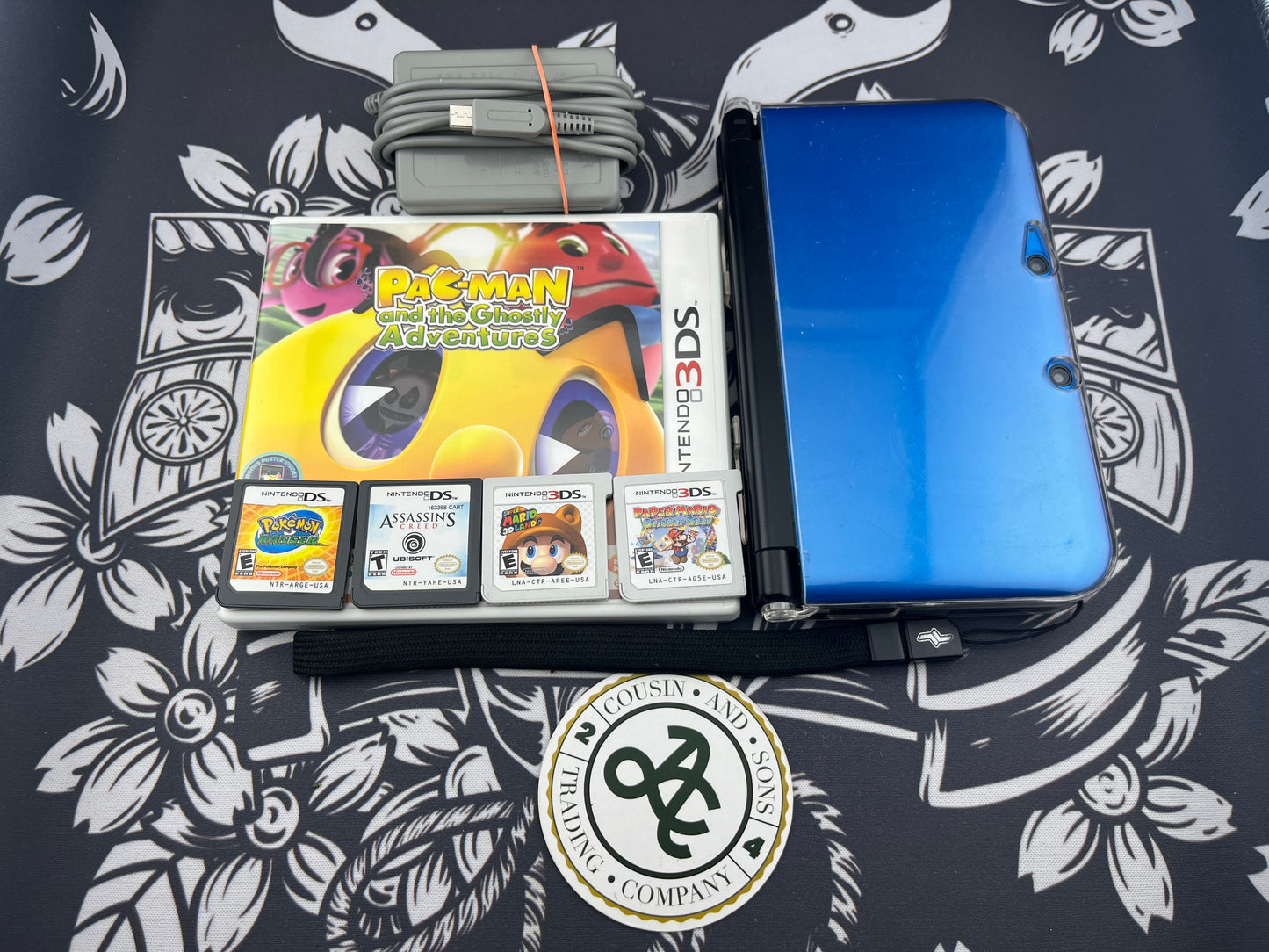Black and Blue 3DS XL Loose with 5 Games