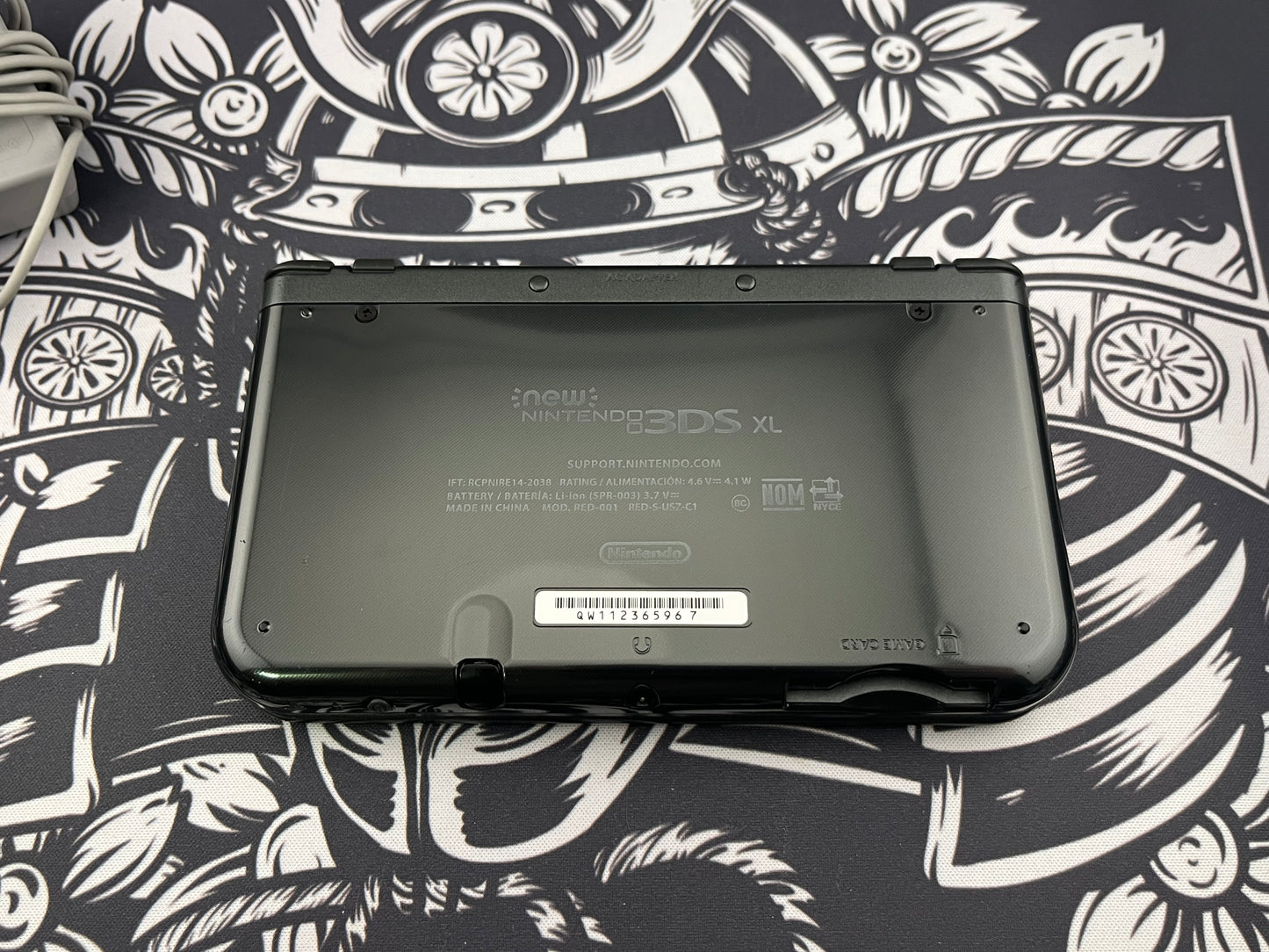 “New” Nintendo 3DS XL black plus mario party 3ds