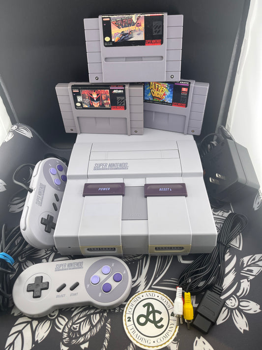 Super Nintendo SNES Base Console + 2 controllers, wires + 3 games