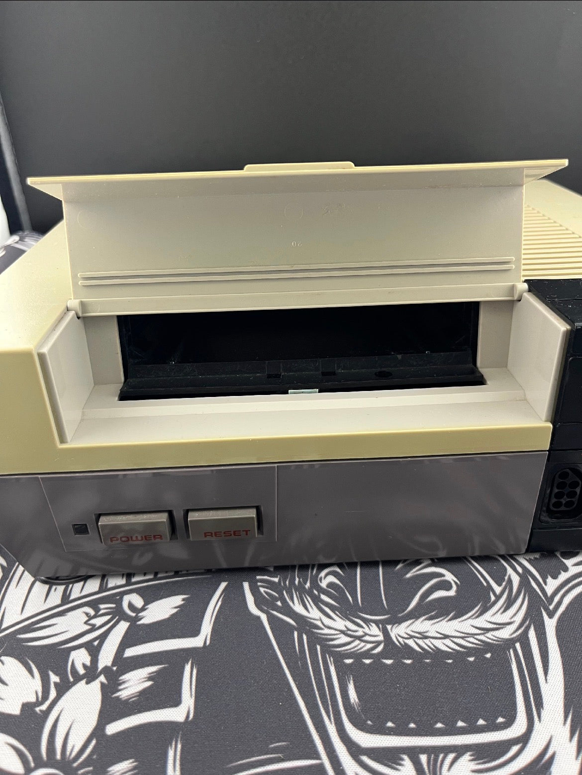 Nintendo Entertainment System NES NES-001 Console - cables + 2 controllers