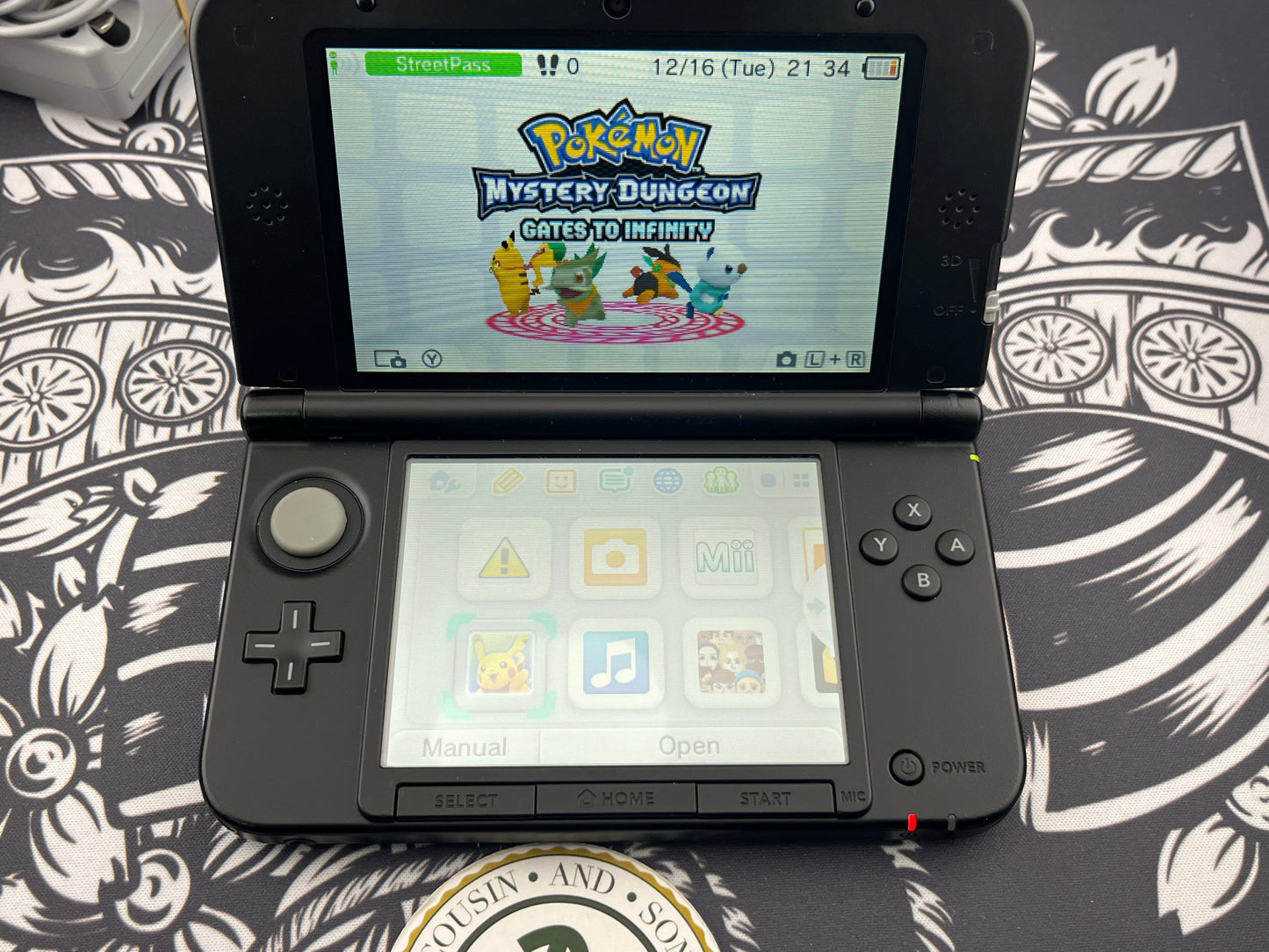 Black and Blue 3DS XL Loose with 4 Games