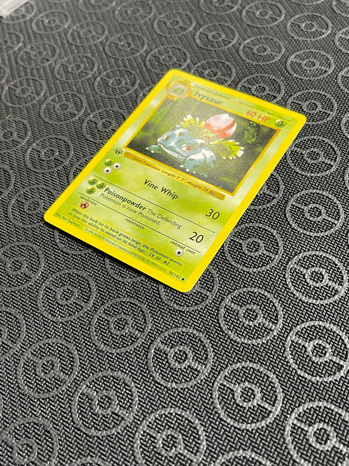 Ivysaur- 1st Edition Shadowless Base Set 30/102  NM