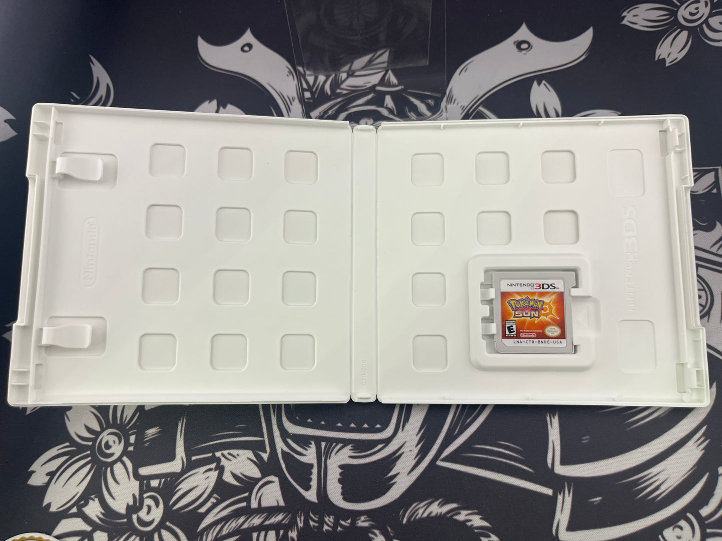 Pokemon Sun 3DS game and case