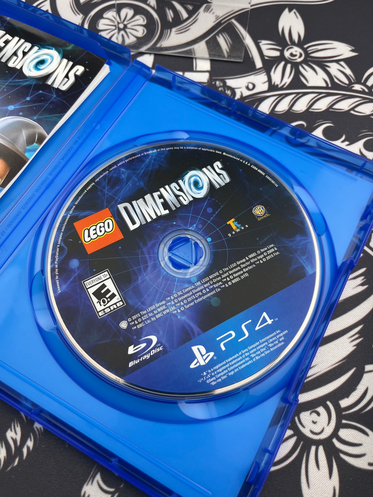 Lego Dimensions PS4 CIB with portal and Misc