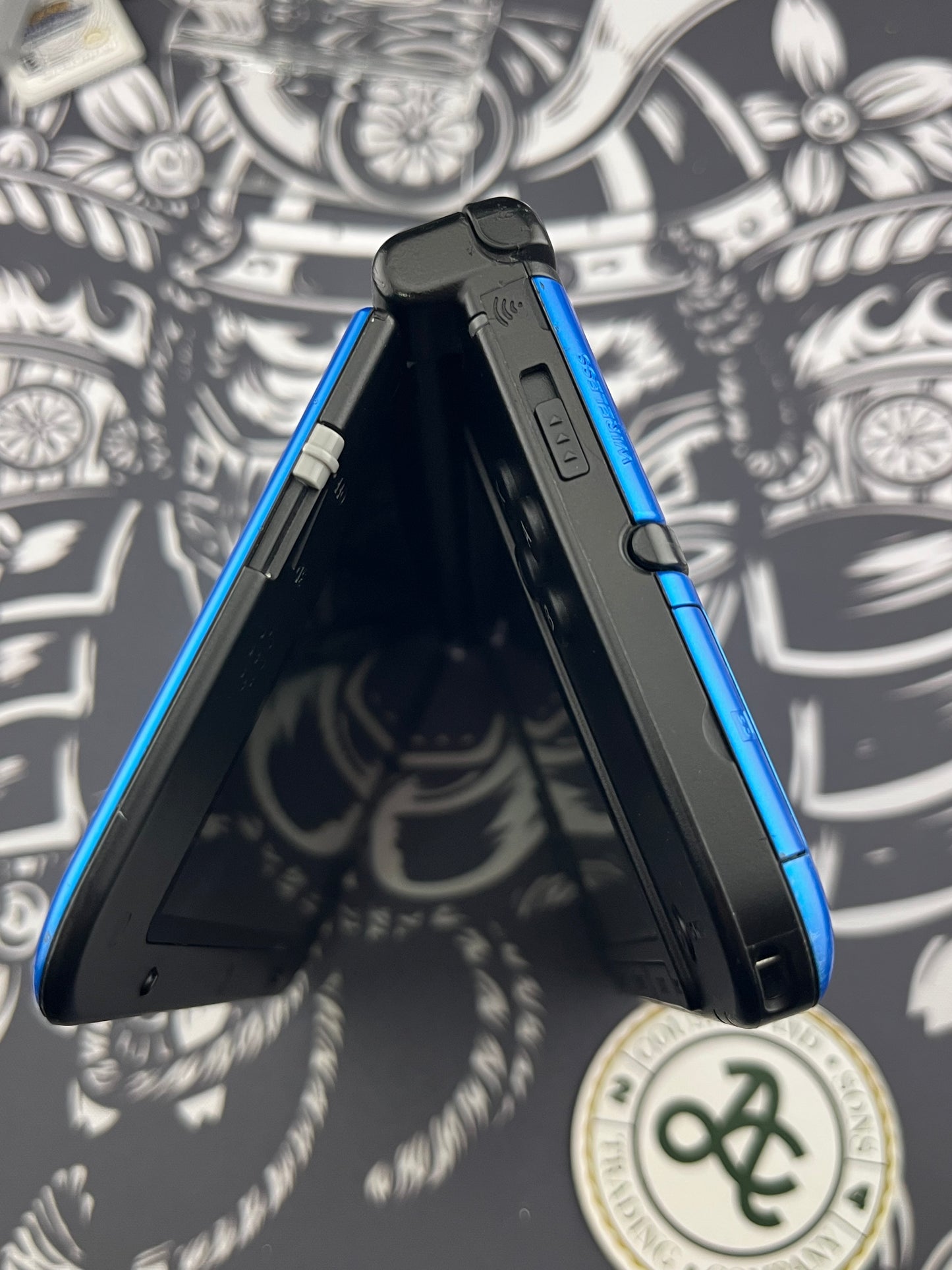 Black and Blue 3DS XL Loose with 4 Games