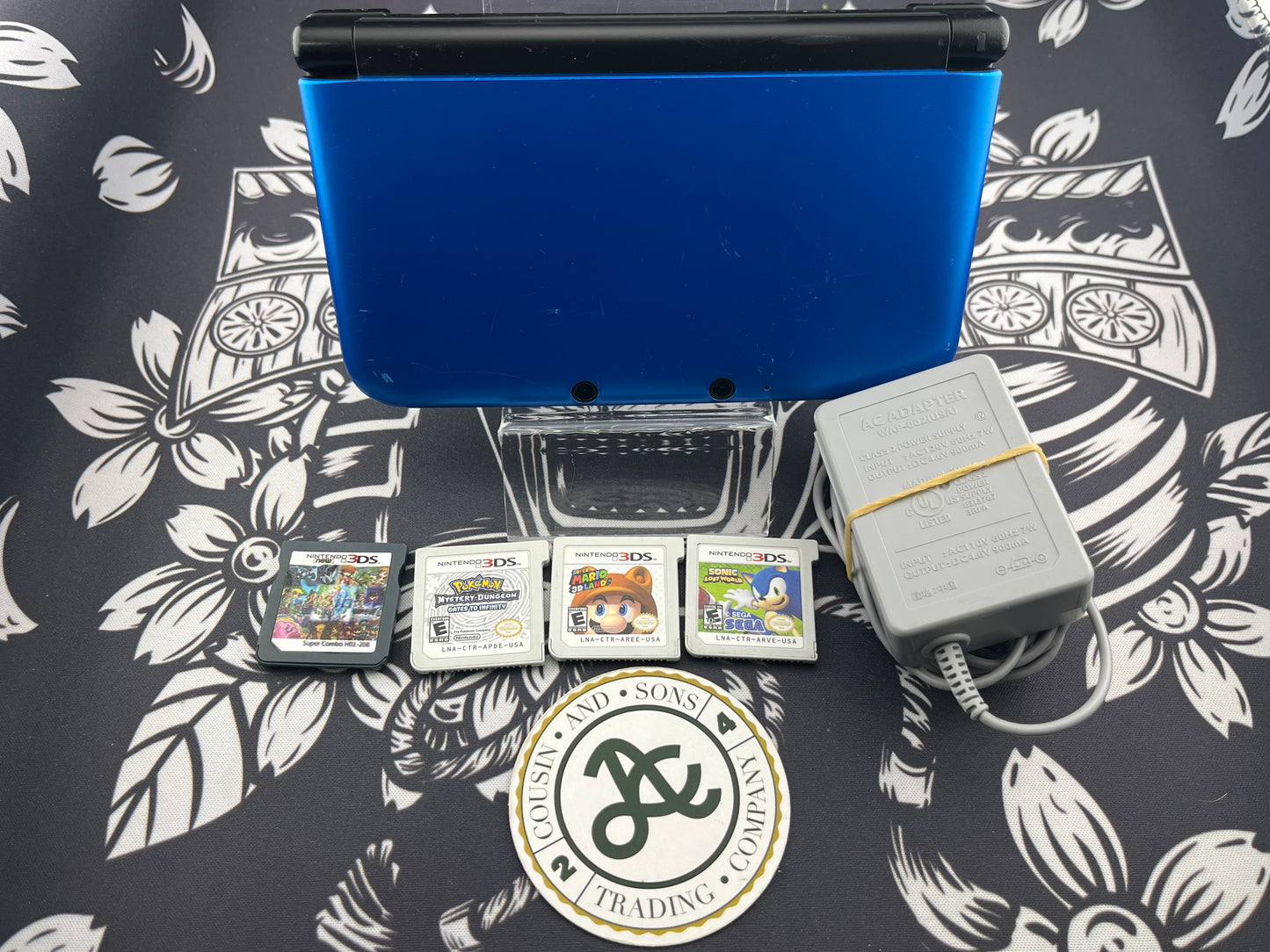 Black and Blue 3DS XL Loose with 4 Games