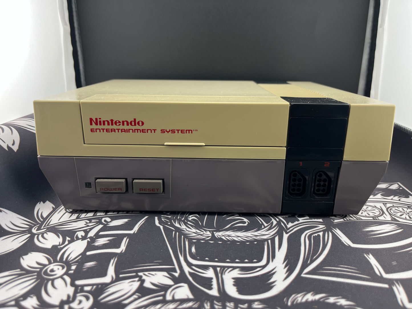 Nintendo Entertainment System NES NES-001 Console - cables + 2 controllers