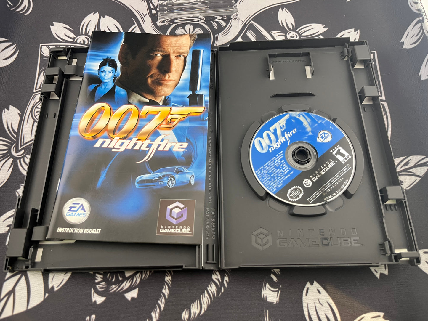 007 Nightfire Player Choice GameCube CIB