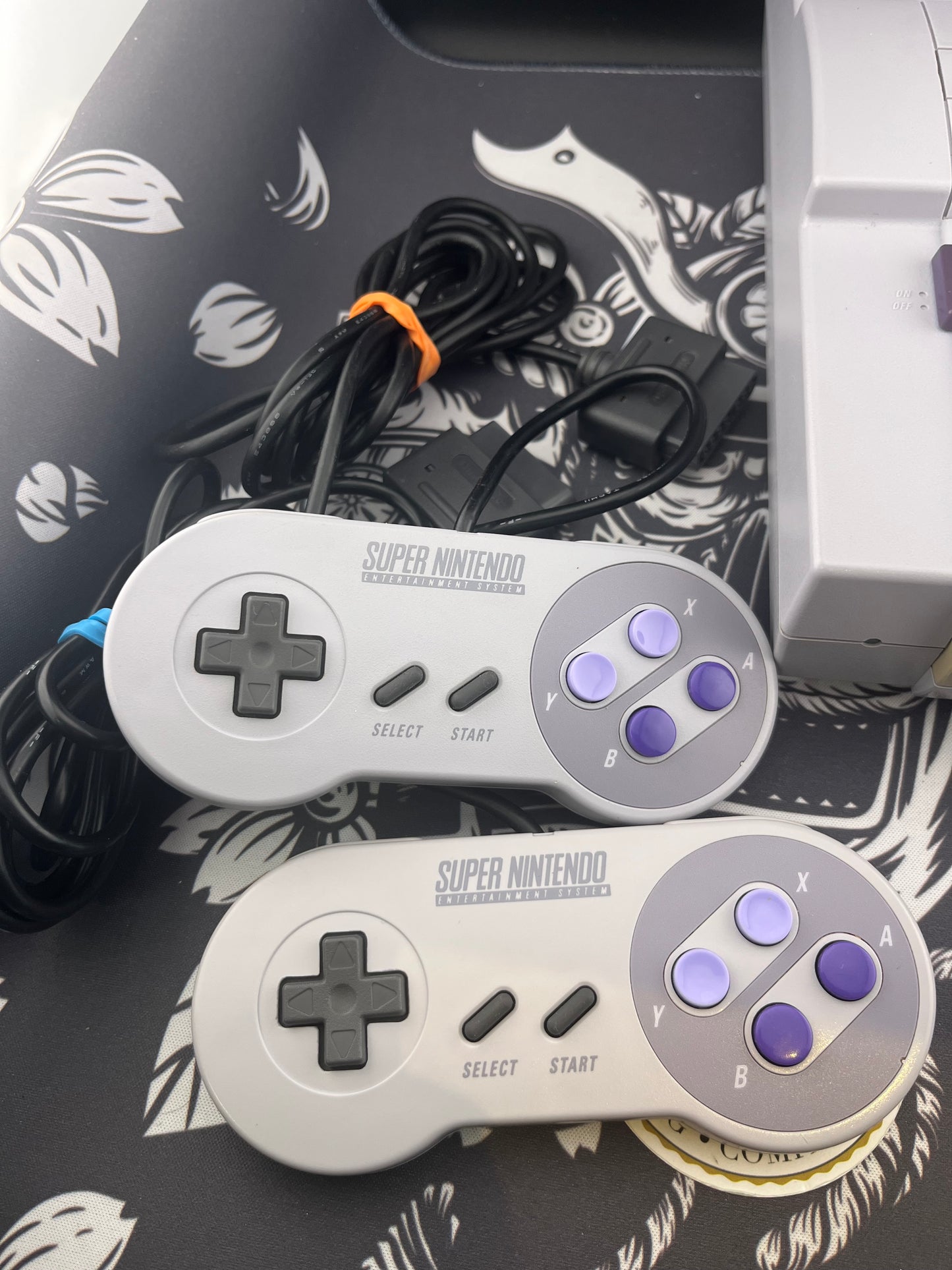 Super Nintendo SNES Base Console + 2 controllers, wires + 3 games