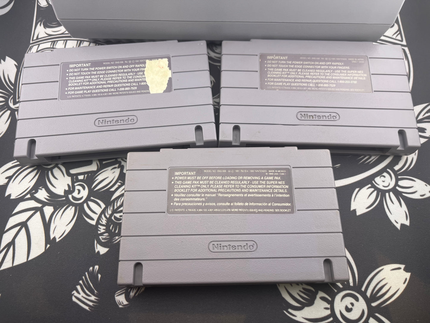Super Nintendo SNES Base Console + 2 controllers, wires + 3 games