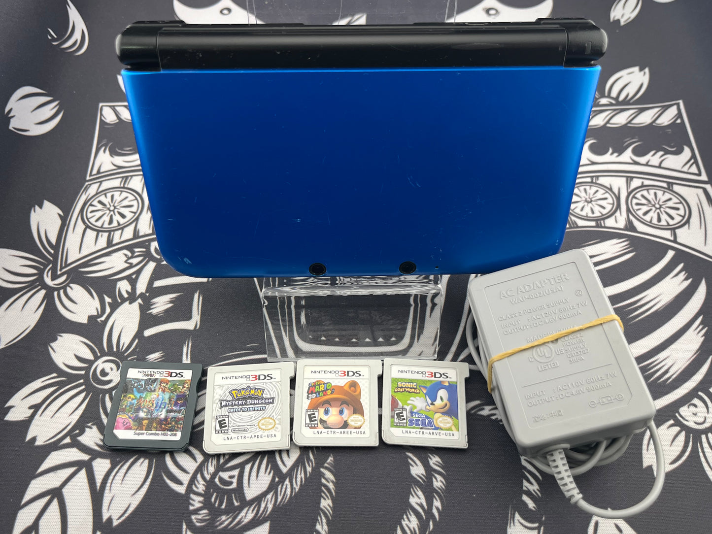 Black and Blue 3DS XL Loose with 4 Games