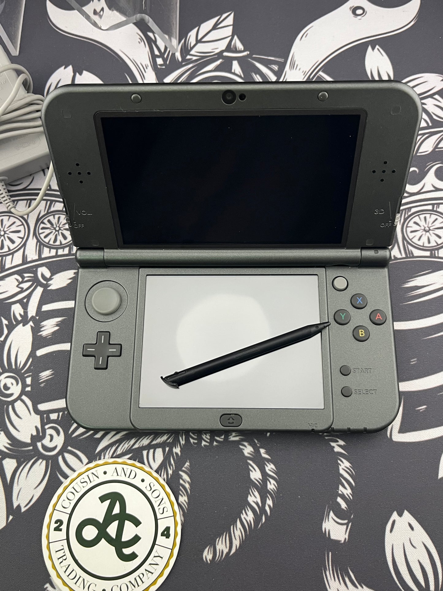 “New” Nintendo 3DS XL black plus mario party 3ds