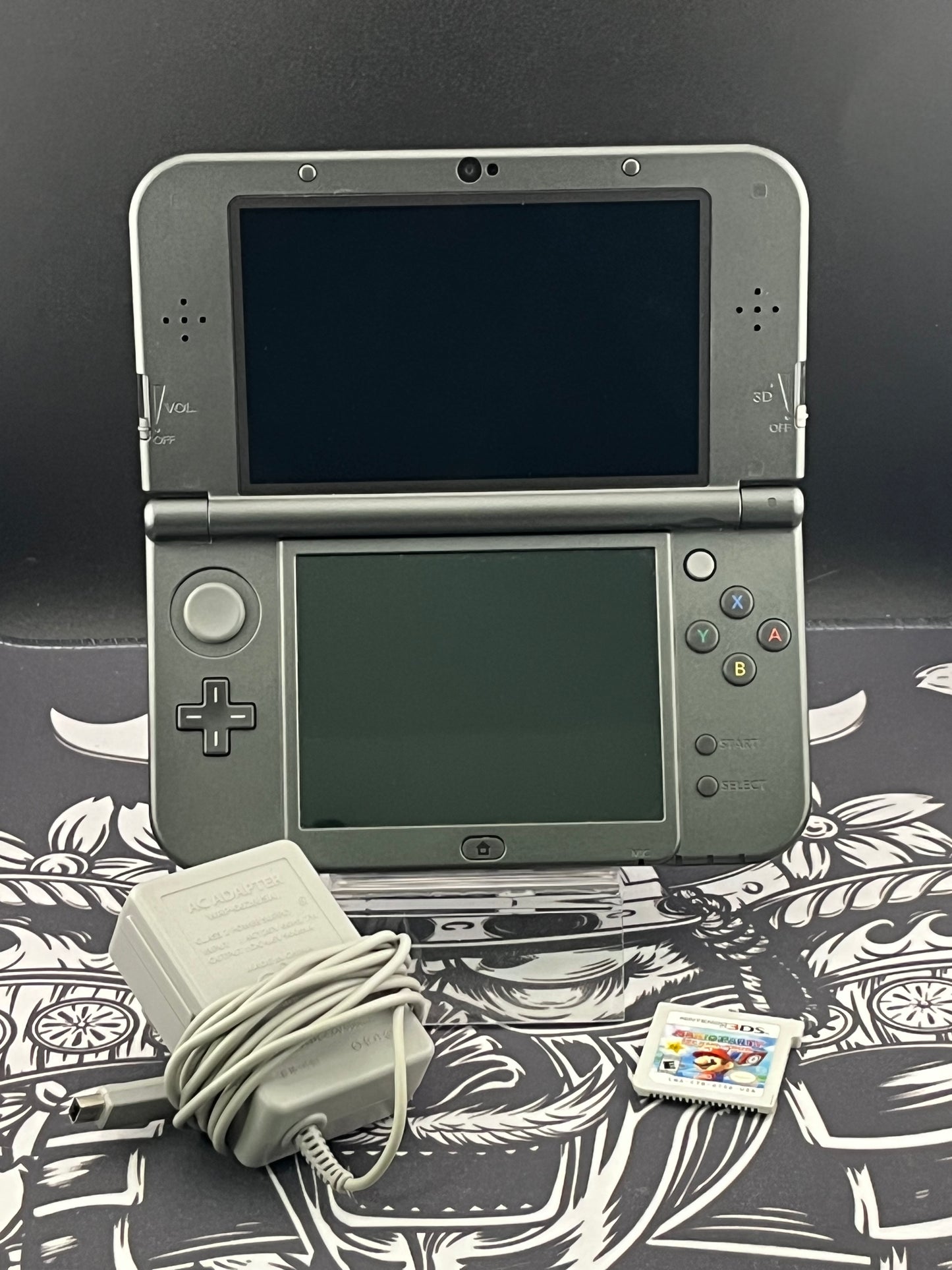 “New” Nintendo 3DS XL black plus mario party 3ds