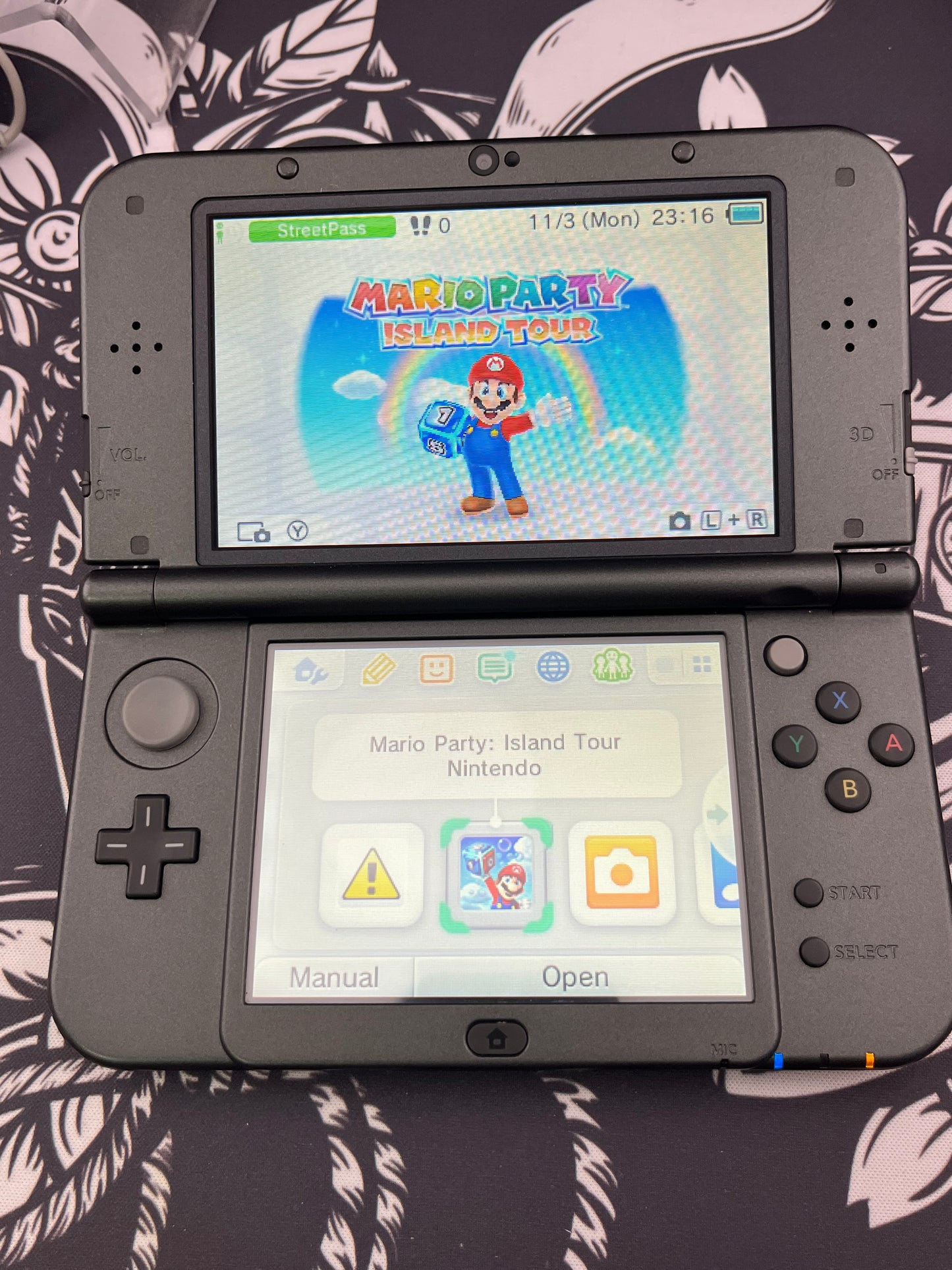 “New” Nintendo 3DS XL black plus mario party 3ds