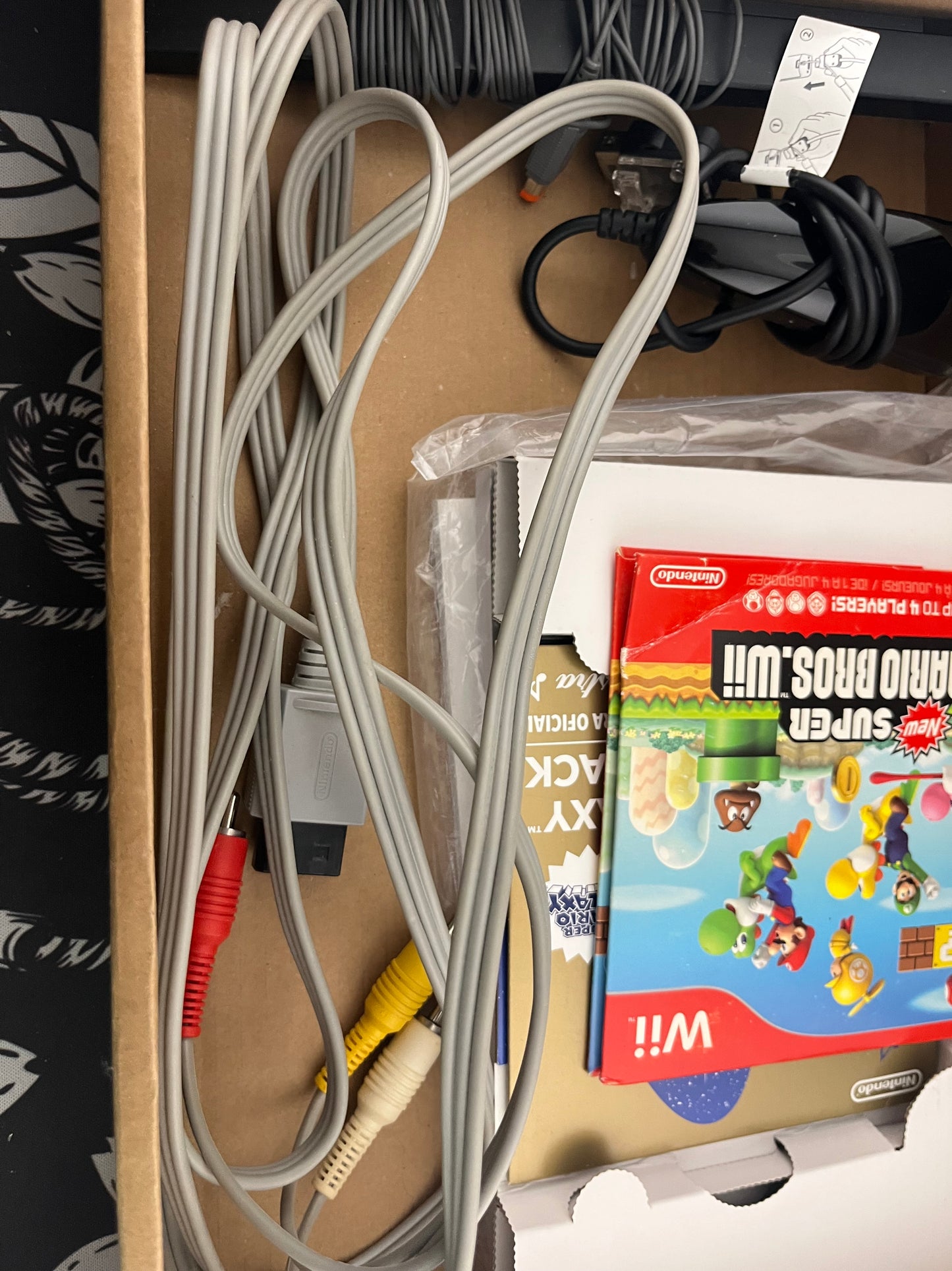 Nintendo Wii Black Console System New Super Mario Bros bundle CIB