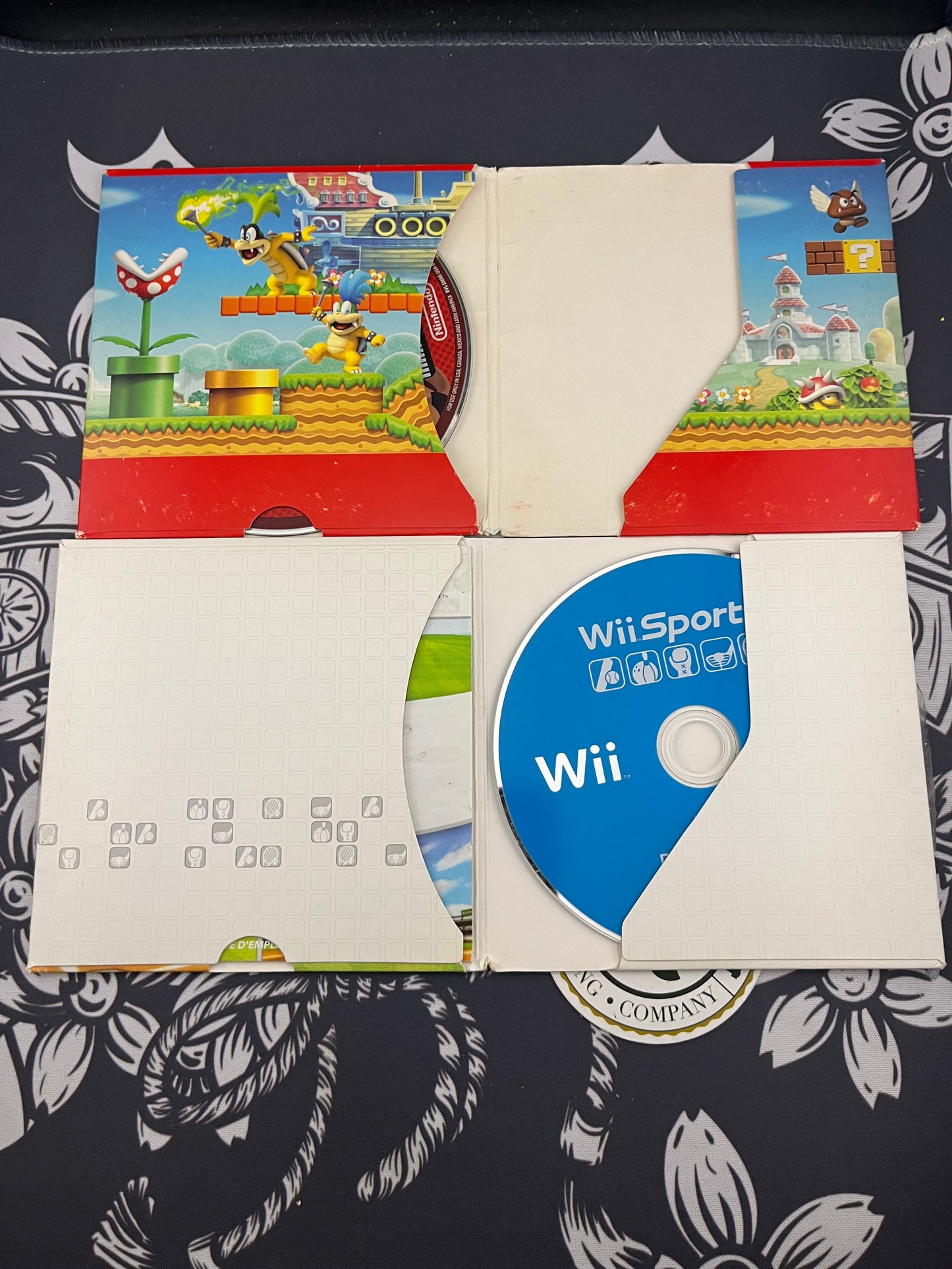 Nintendo Wii RVL-101 USA Black +2  Controllers + 2 Games